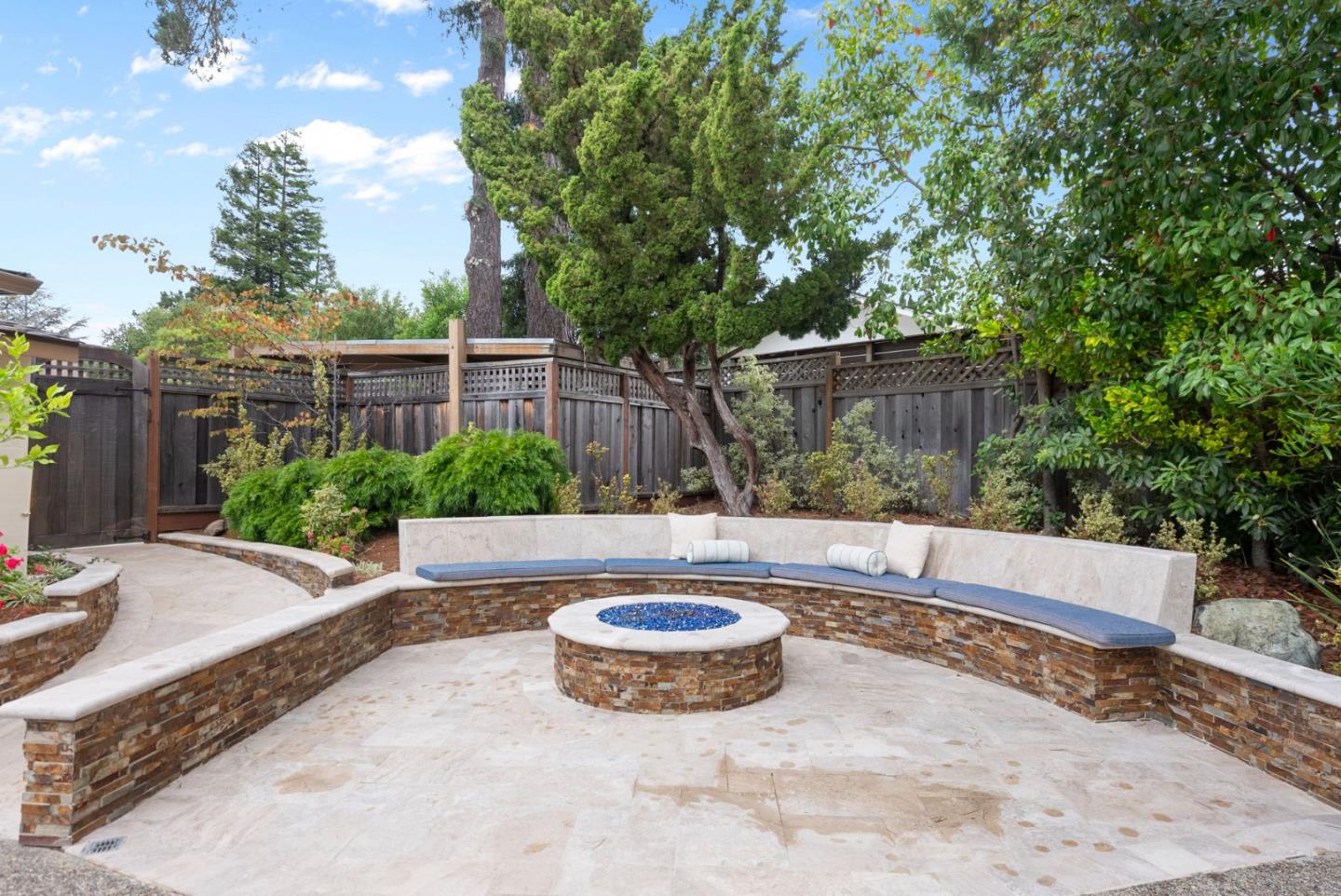 Detail Gallery Image 16 of 20 For 1430 Lakeview Dr, Hillsborough,  CA 94010 - 4 Beds | 3/1 Baths