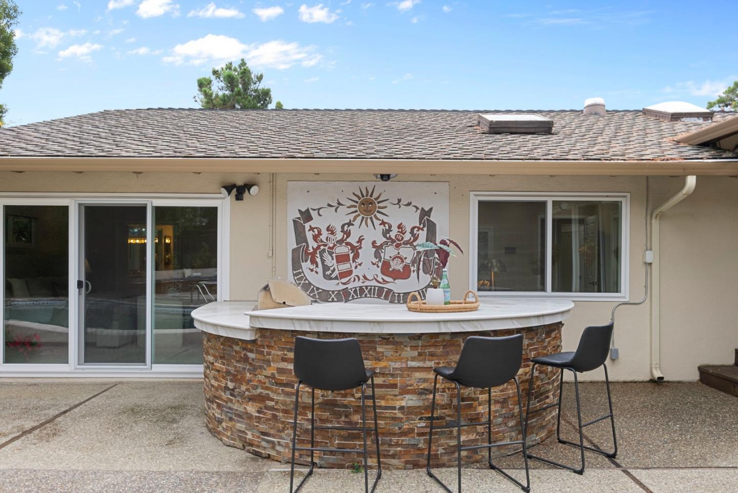 Detail Gallery Image 17 of 20 For 1430 Lakeview Dr, Hillsborough,  CA 94010 - 4 Beds | 3/1 Baths