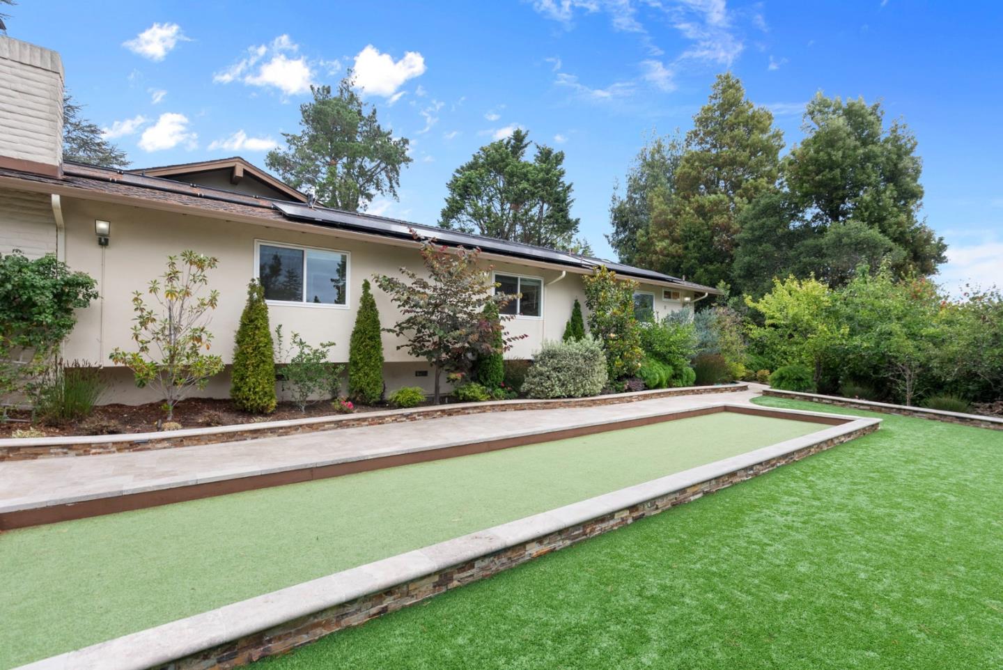 Detail Gallery Image 18 of 20 For 1430 Lakeview Dr, Hillsborough,  CA 94010 - 4 Beds | 3/1 Baths