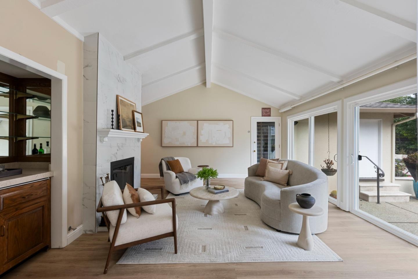 Detail Gallery Image 4 of 20 For 1430 Lakeview Dr, Hillsborough,  CA 94010 - 4 Beds | 3/1 Baths