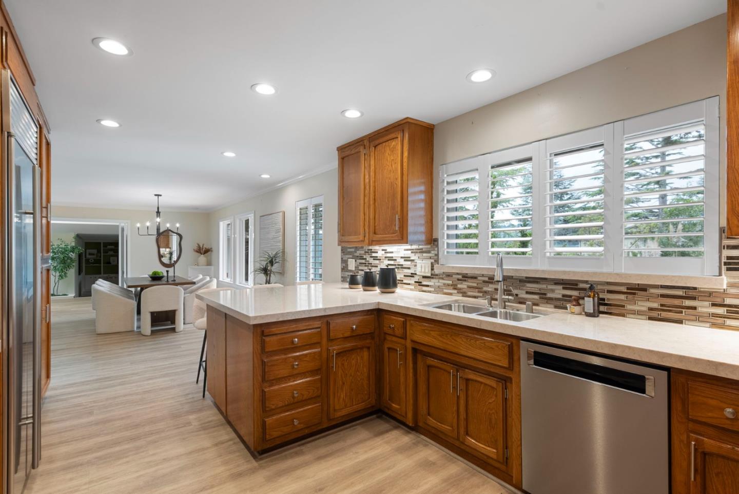 Detail Gallery Image 5 of 20 For 1430 Lakeview Dr, Hillsborough,  CA 94010 - 4 Beds | 3/1 Baths