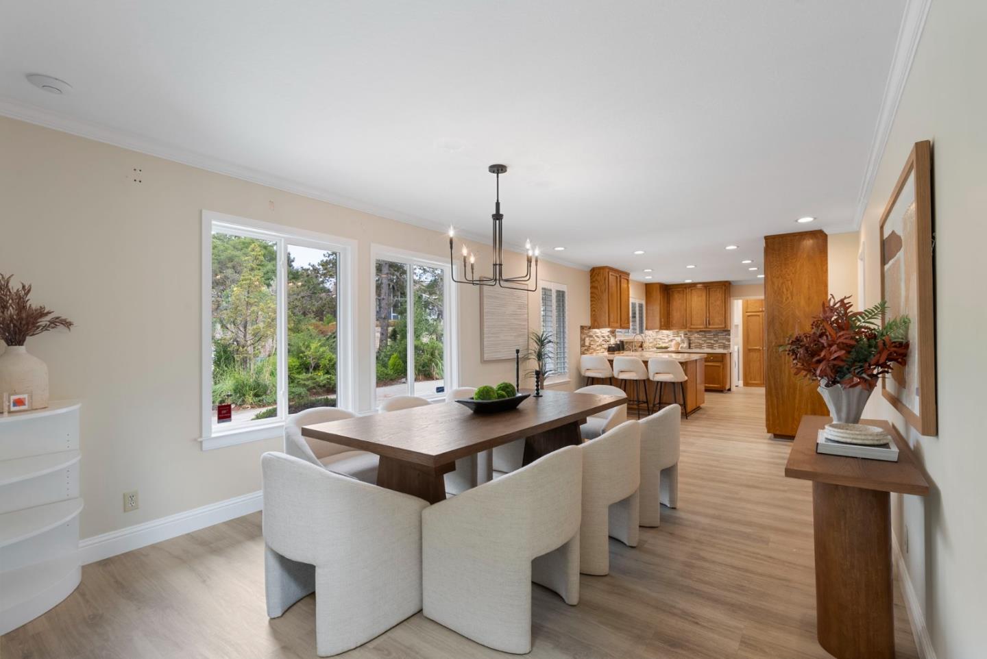 Detail Gallery Image 6 of 20 For 1430 Lakeview Dr, Hillsborough,  CA 94010 - 4 Beds | 3/1 Baths