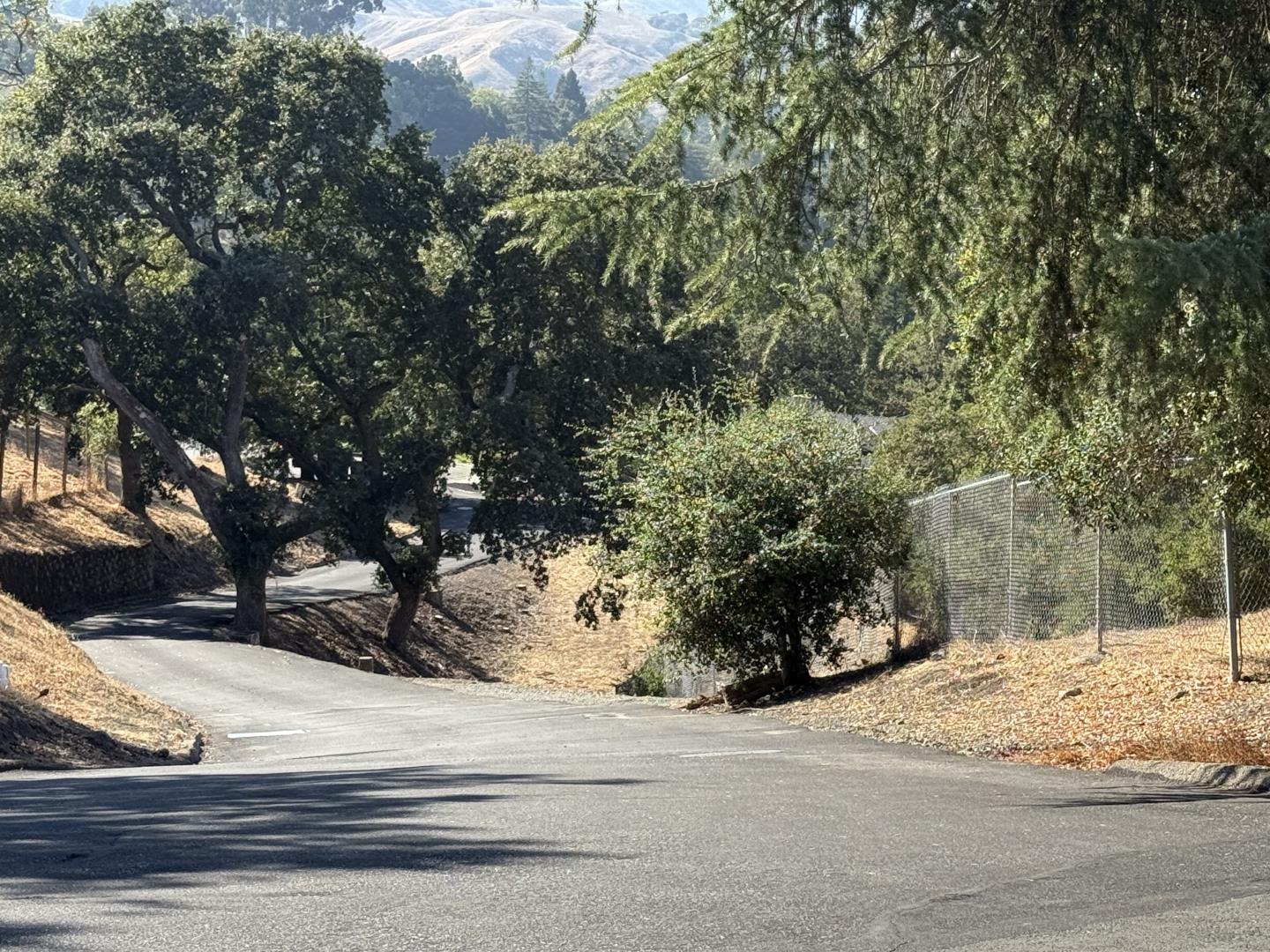 Detail Gallery Image 10 of 89 For 575 Morecroft Rd, Lafayette,  CA 94549 - 4 Beds | 3 Baths