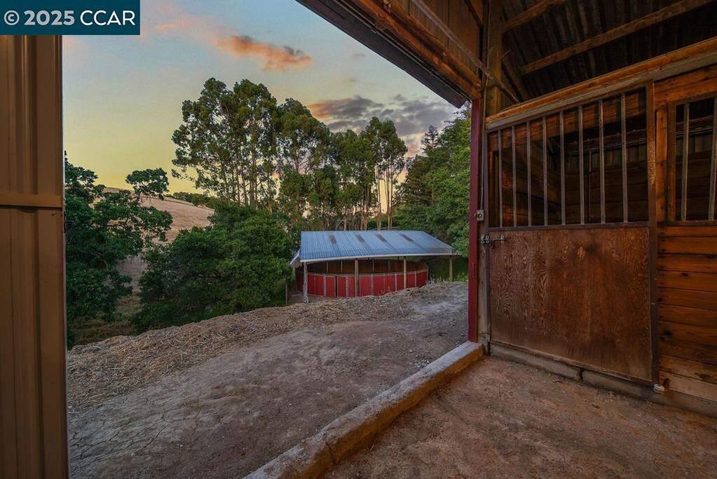 Detail Gallery Image 14 of 89 For 575 Morecroft Rd, Lafayette,  CA 94549 - 4 Beds | 3 Baths