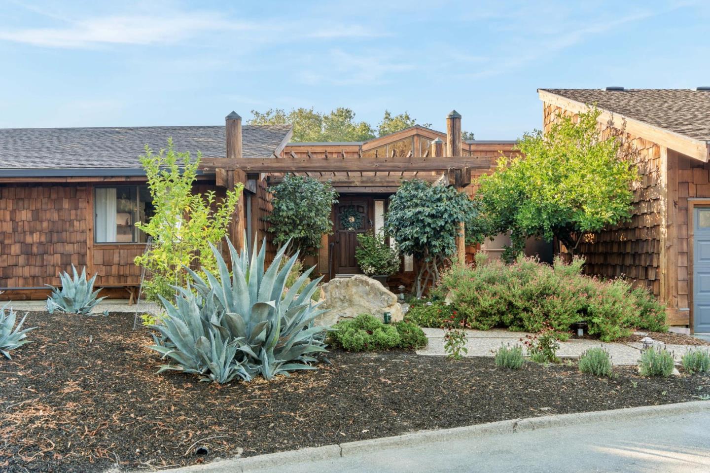 Detail Gallery Image 17 of 89 For 575 Morecroft Rd, Lafayette,  CA 94549 - 4 Beds | 3 Baths