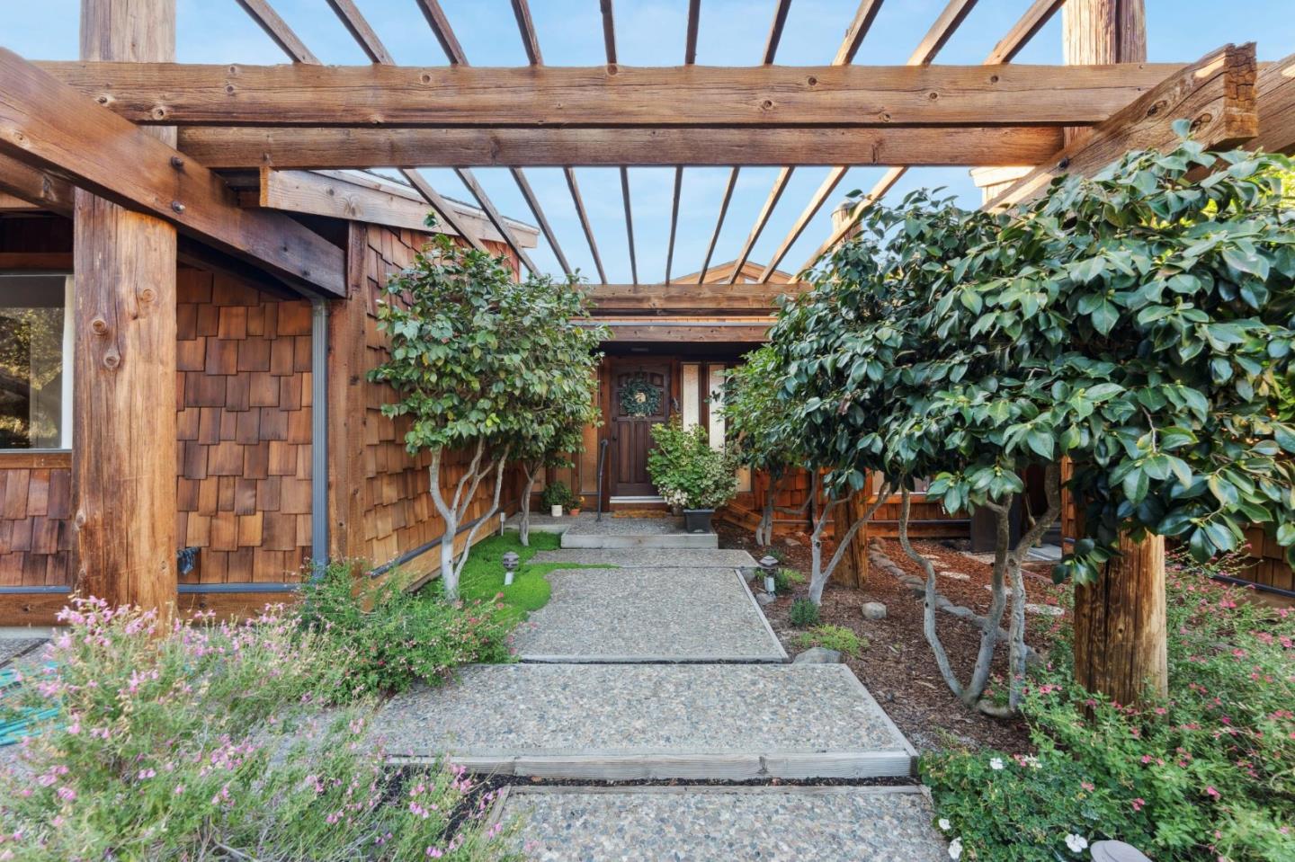 Detail Gallery Image 18 of 89 For 575 Morecroft Rd, Lafayette,  CA 94549 - 4 Beds | 3 Baths