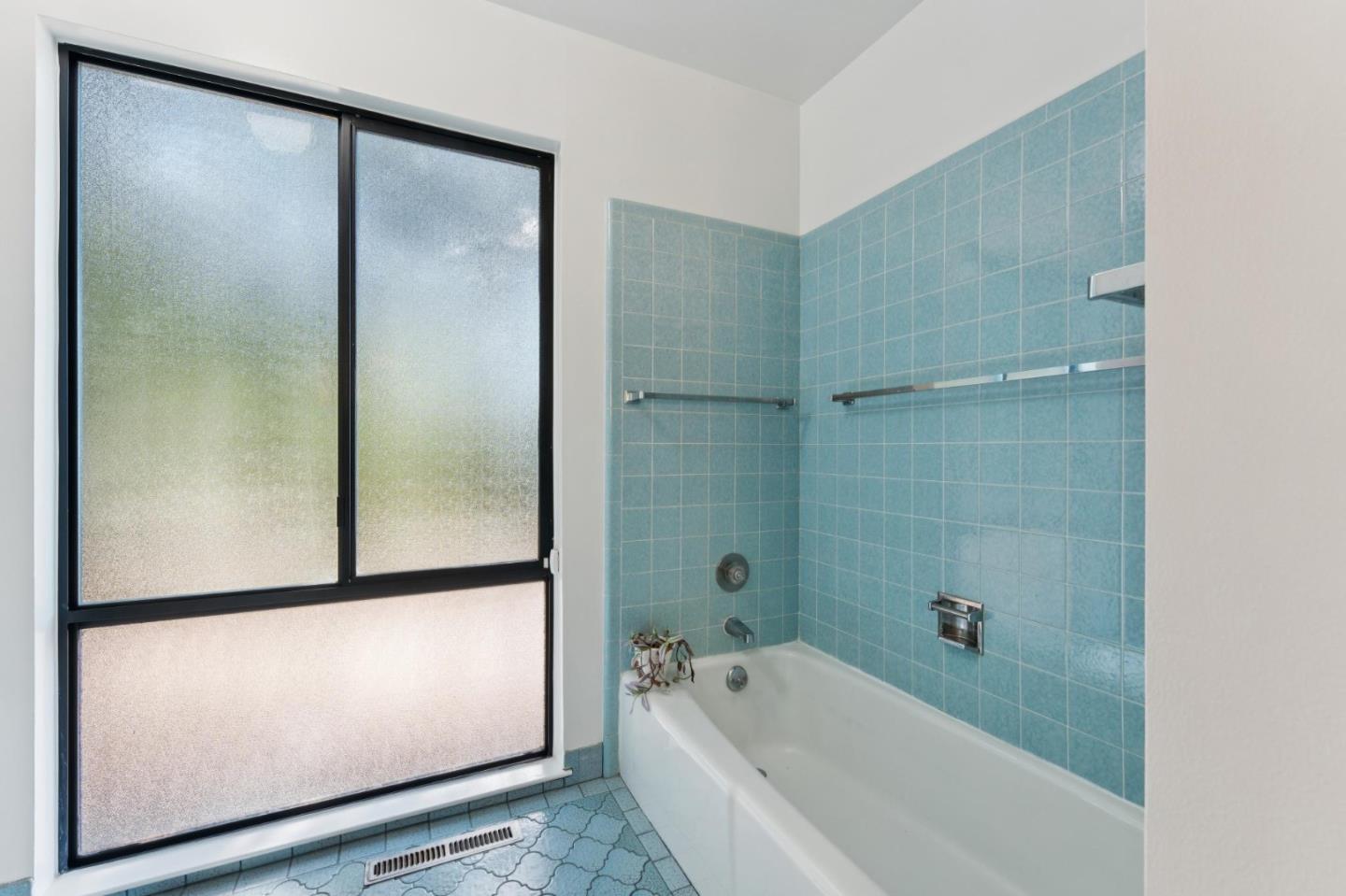 Detail Gallery Image 40 of 89 For 575 Morecroft Rd, Lafayette,  CA 94549 - 4 Beds | 3 Baths