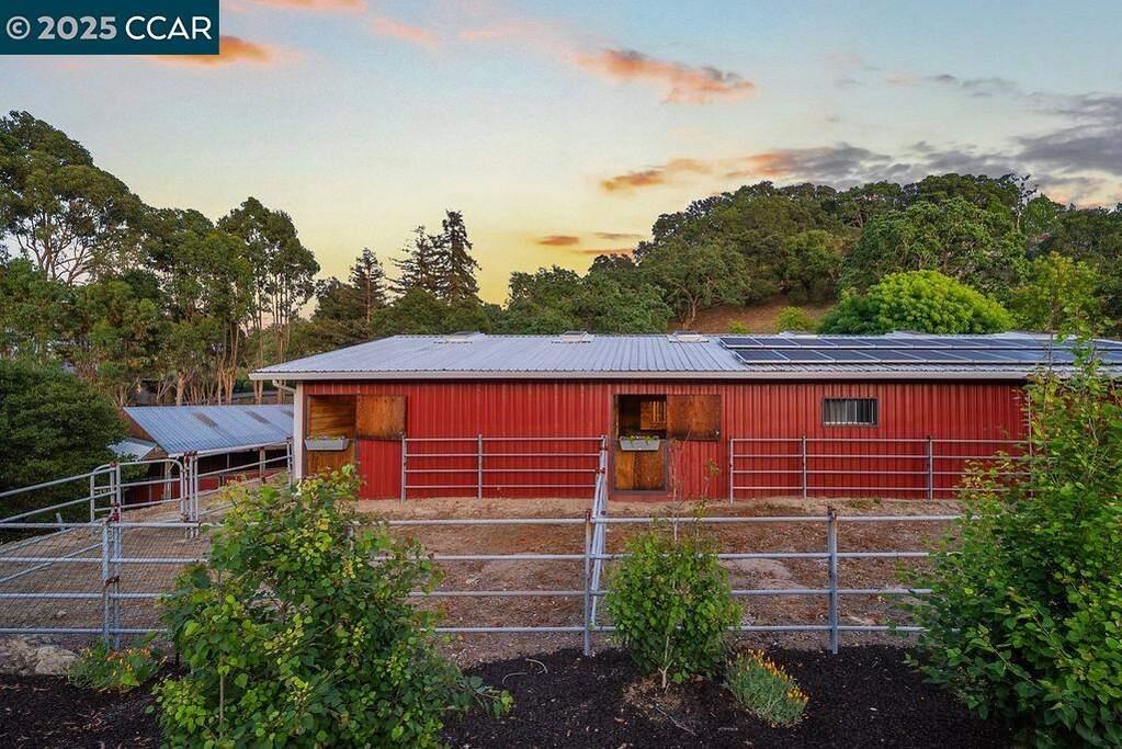 Detail Gallery Image 7 of 89 For 575 Morecroft Rd, Lafayette,  CA 94549 - 4 Beds | 3 Baths