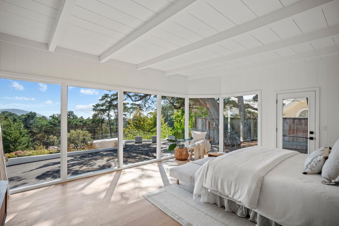 Detail Gallery Image 17 of 33 For 4171 Sunset Ln, Pebble Beach,  CA 93953 - 4 Beds | 3/1 Baths