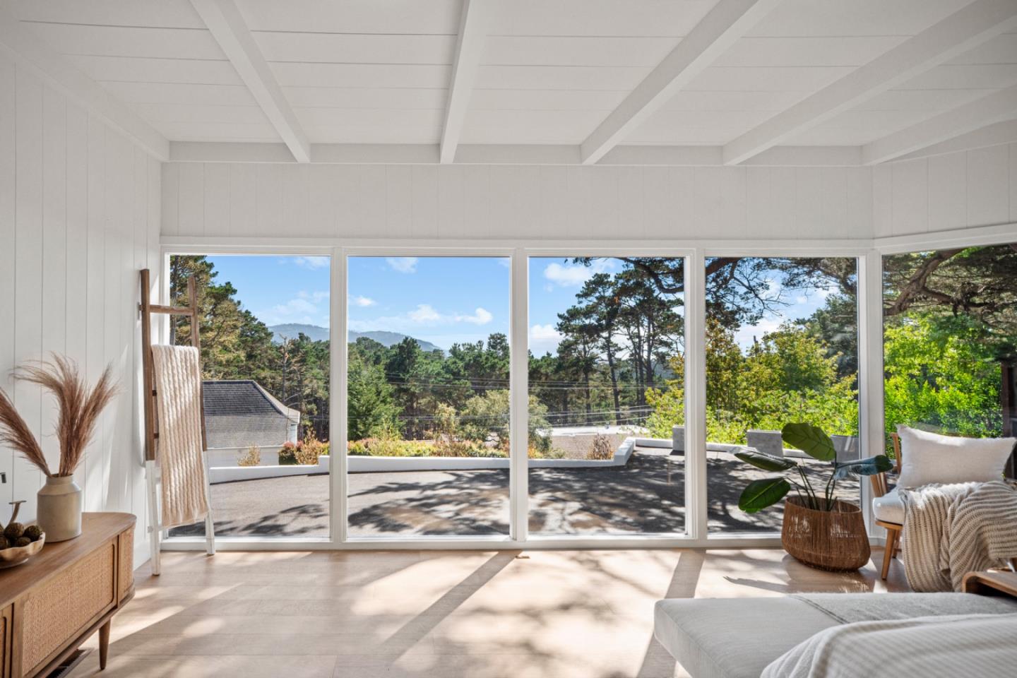 Detail Gallery Image 18 of 33 For 4171 Sunset Ln, Pebble Beach,  CA 93953 - 4 Beds | 3/1 Baths