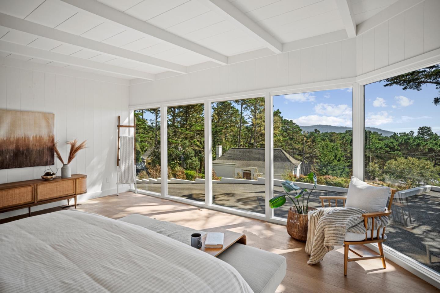 Detail Gallery Image 19 of 33 For 4171 Sunset Ln, Pebble Beach,  CA 93953 - 4 Beds | 3/1 Baths