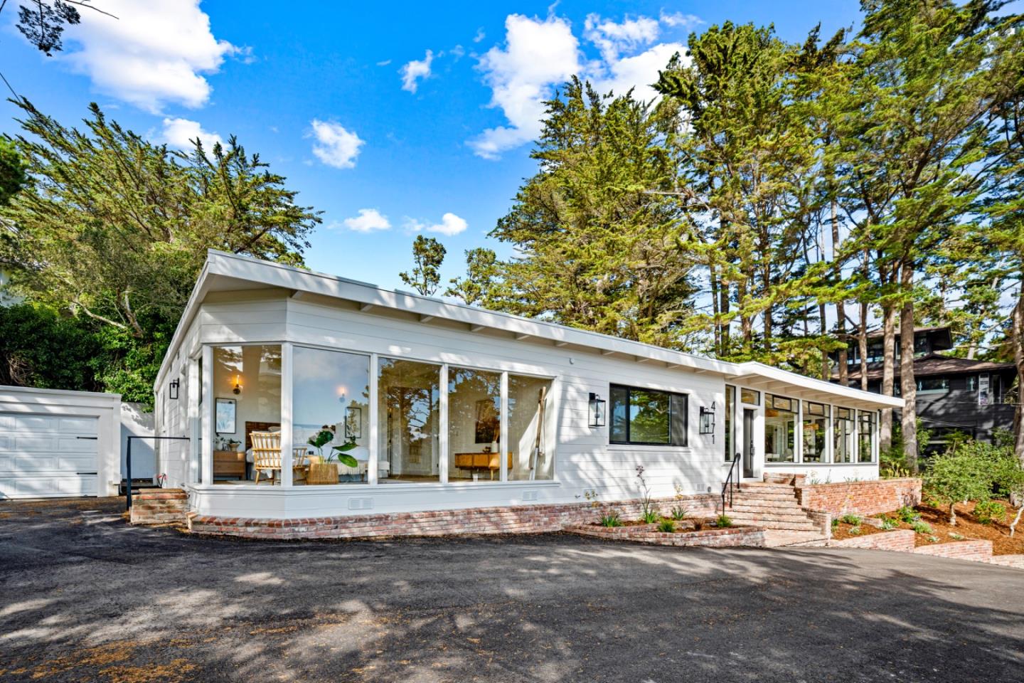 Detail Gallery Image 3 of 33 For 4171 Sunset Ln, Pebble Beach,  CA 93953 - 4 Beds | 3/1 Baths