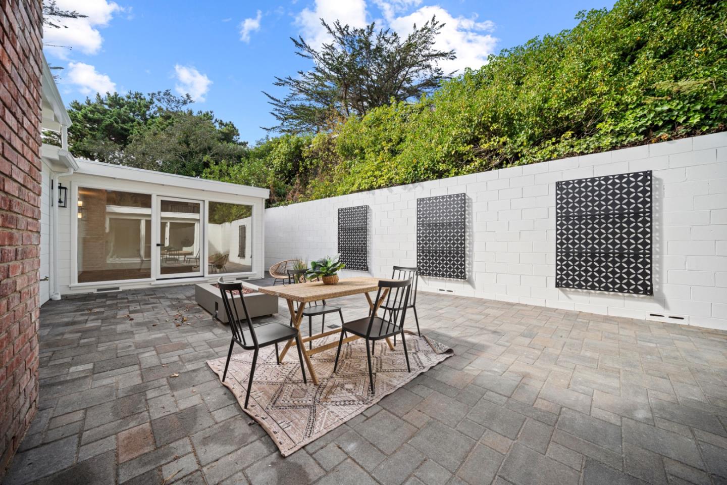 Detail Gallery Image 31 of 33 For 4171 Sunset Ln, Pebble Beach,  CA 93953 - 4 Beds | 3/1 Baths