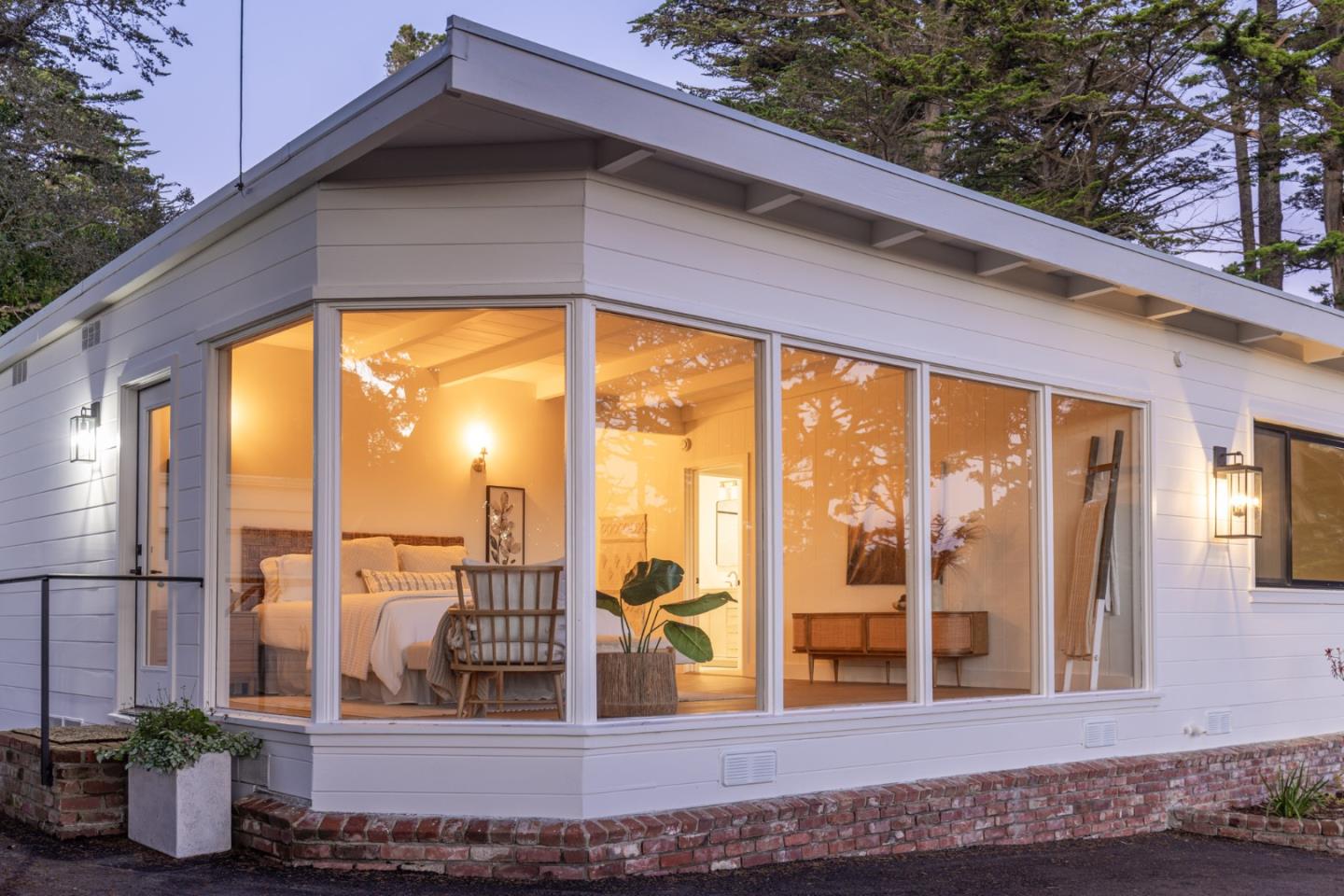 Detail Gallery Image 36 of 38 For 4171 Sunset Ln, Pebble Beach,  CA 93953 - 4 Beds | 3/1 Baths