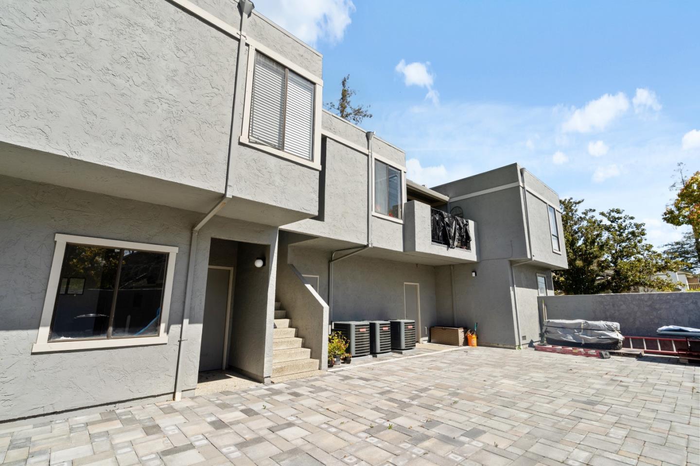 Detail Gallery Image 18 of 26 For 1 Doris Ct, Redwood City,  CA 94061 - 6 Beds | 5/1 Baths