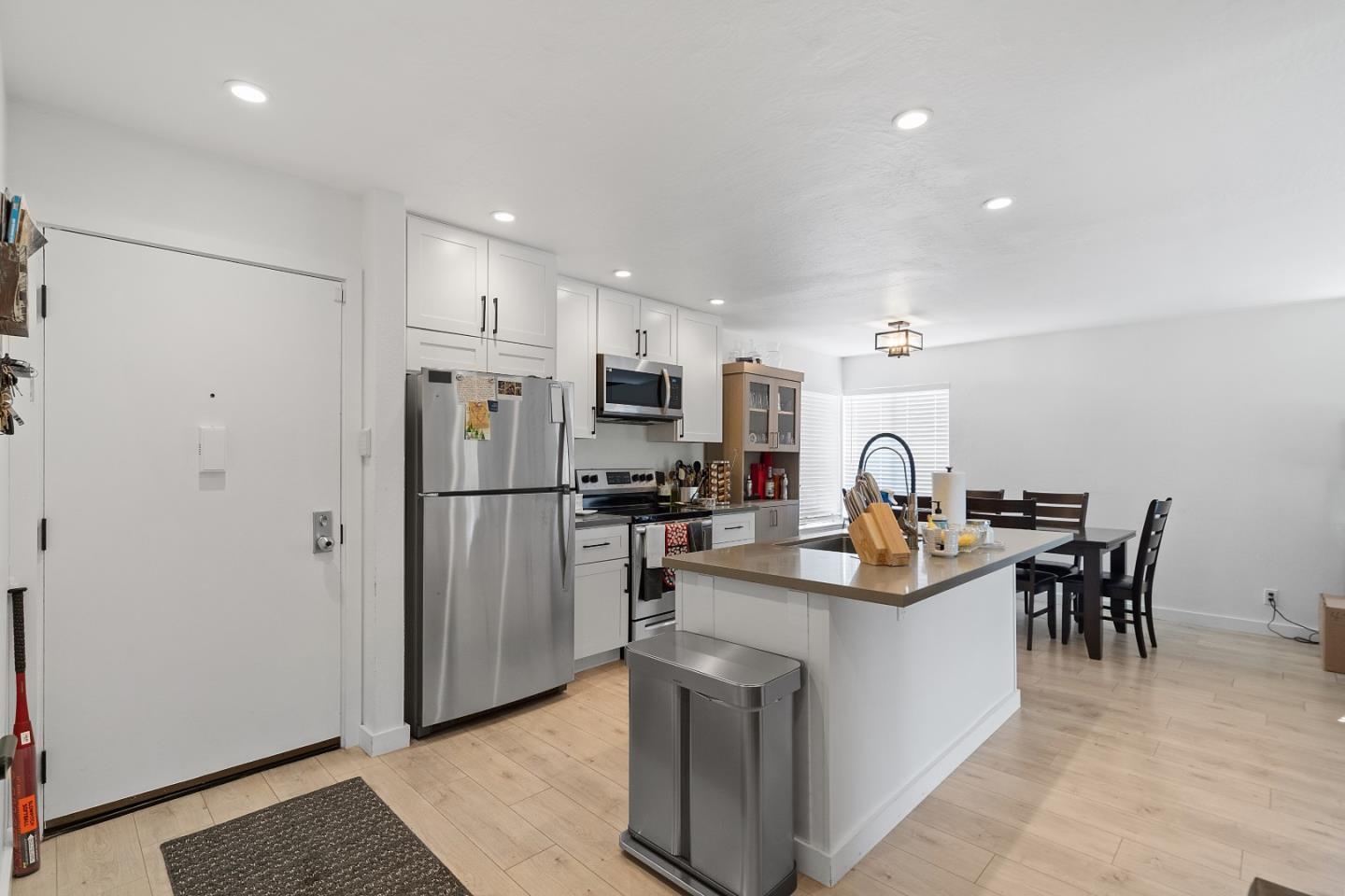 Detail Gallery Image 19 of 26 For 1 Doris Ct, Redwood City,  CA 94061 - 6 Beds | 5/1 Baths