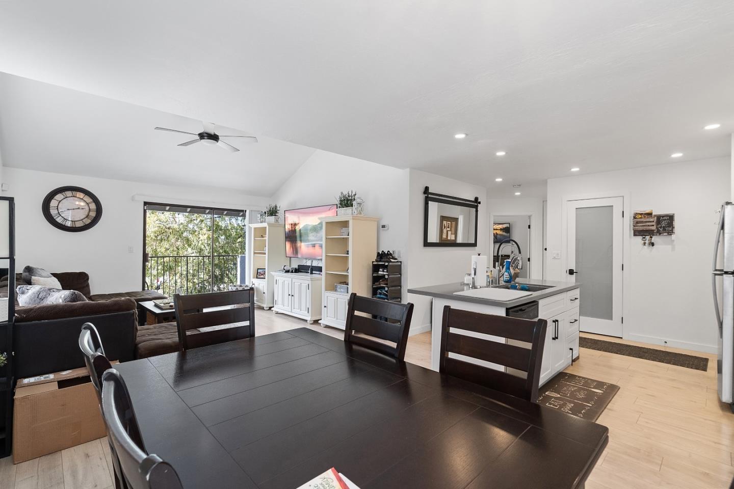 Detail Gallery Image 20 of 26 For 1 Doris Ct, Redwood City,  CA 94061 - 6 Beds | 5/1 Baths