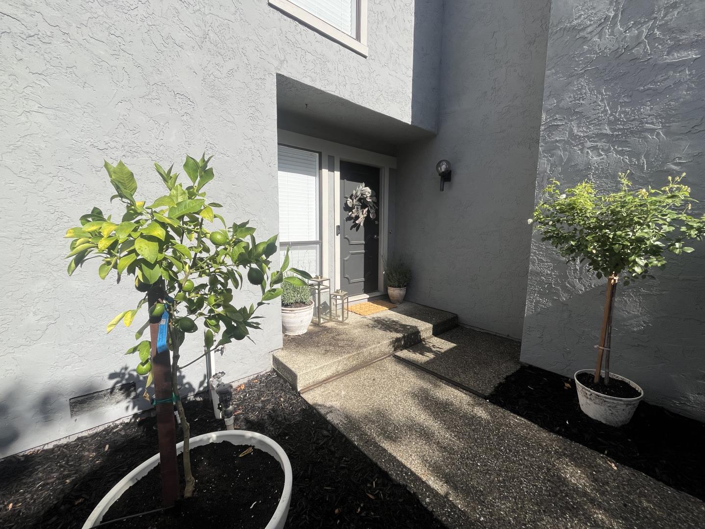 Detail Gallery Image 3 of 26 For 1 Doris Ct, Redwood City,  CA 94061 - 6 Beds | 5/1 Baths