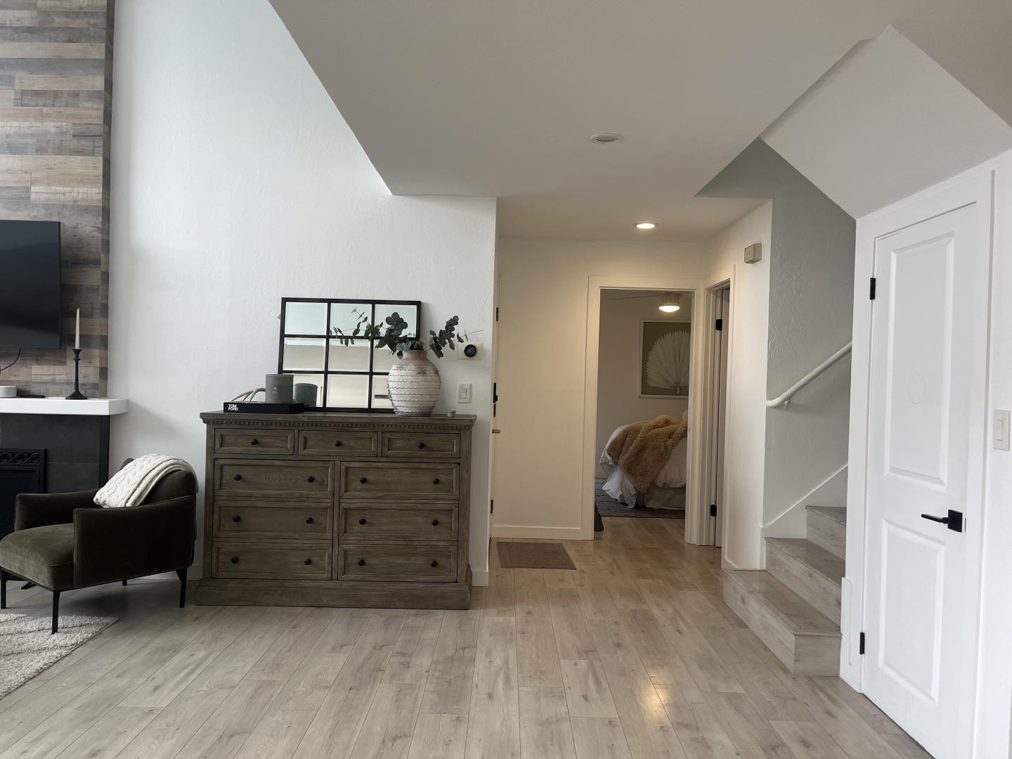 Detail Gallery Image 4 of 26 For 1 Doris Ct, Redwood City,  CA 94061 - 6 Beds | 5/1 Baths