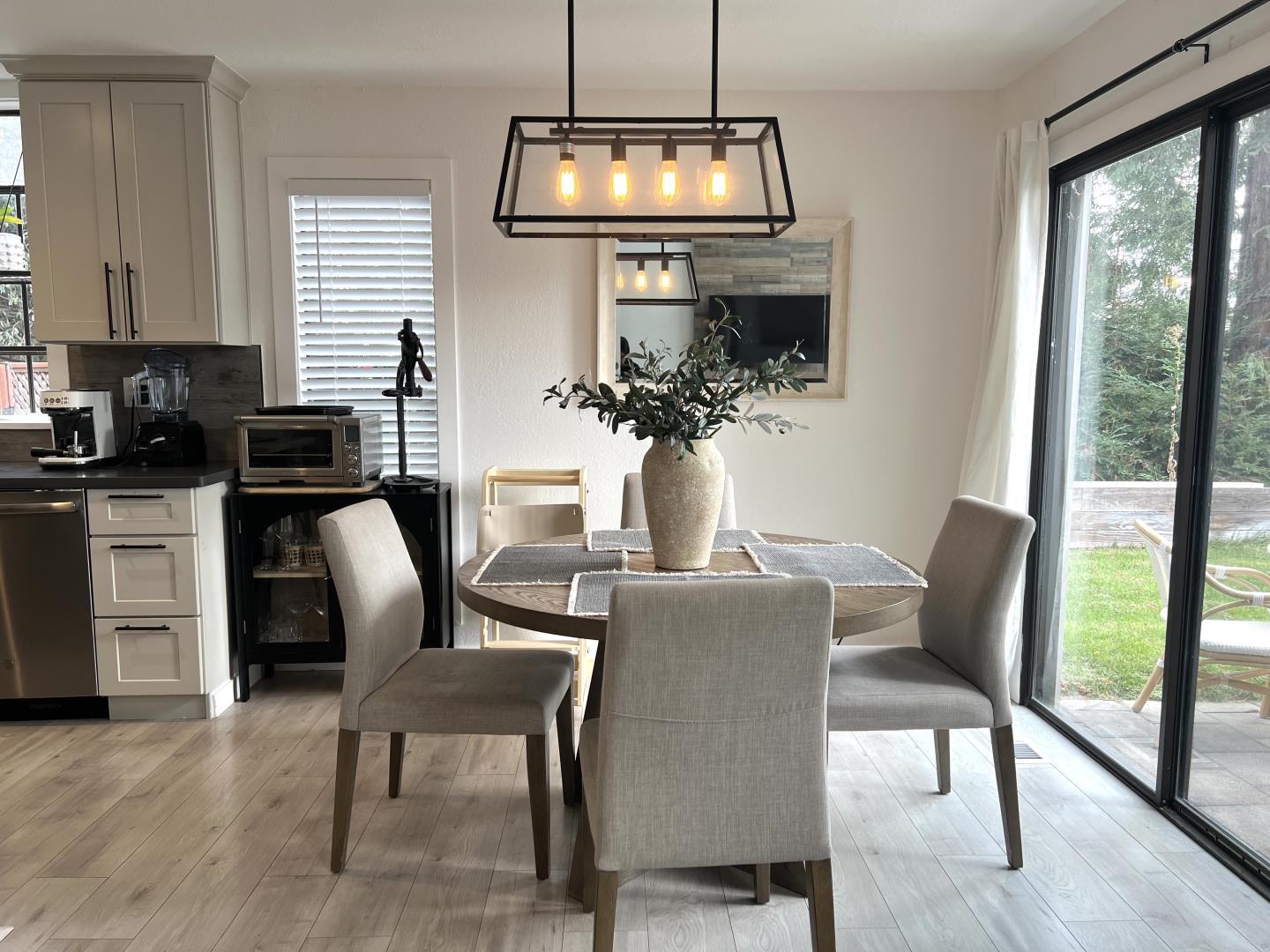 Detail Gallery Image 6 of 26 For 1 Doris Ct, Redwood City,  CA 94061 - 6 Beds | 5/1 Baths