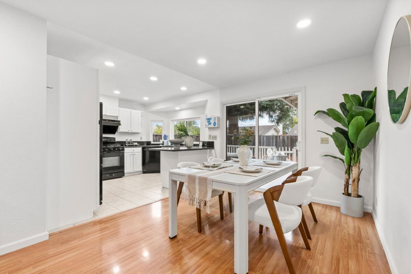 Detail Gallery Image 14 of 49 For 959 Reed Ave, Sunnyvale,  CA 94086 - 4 Beds | 2 Baths