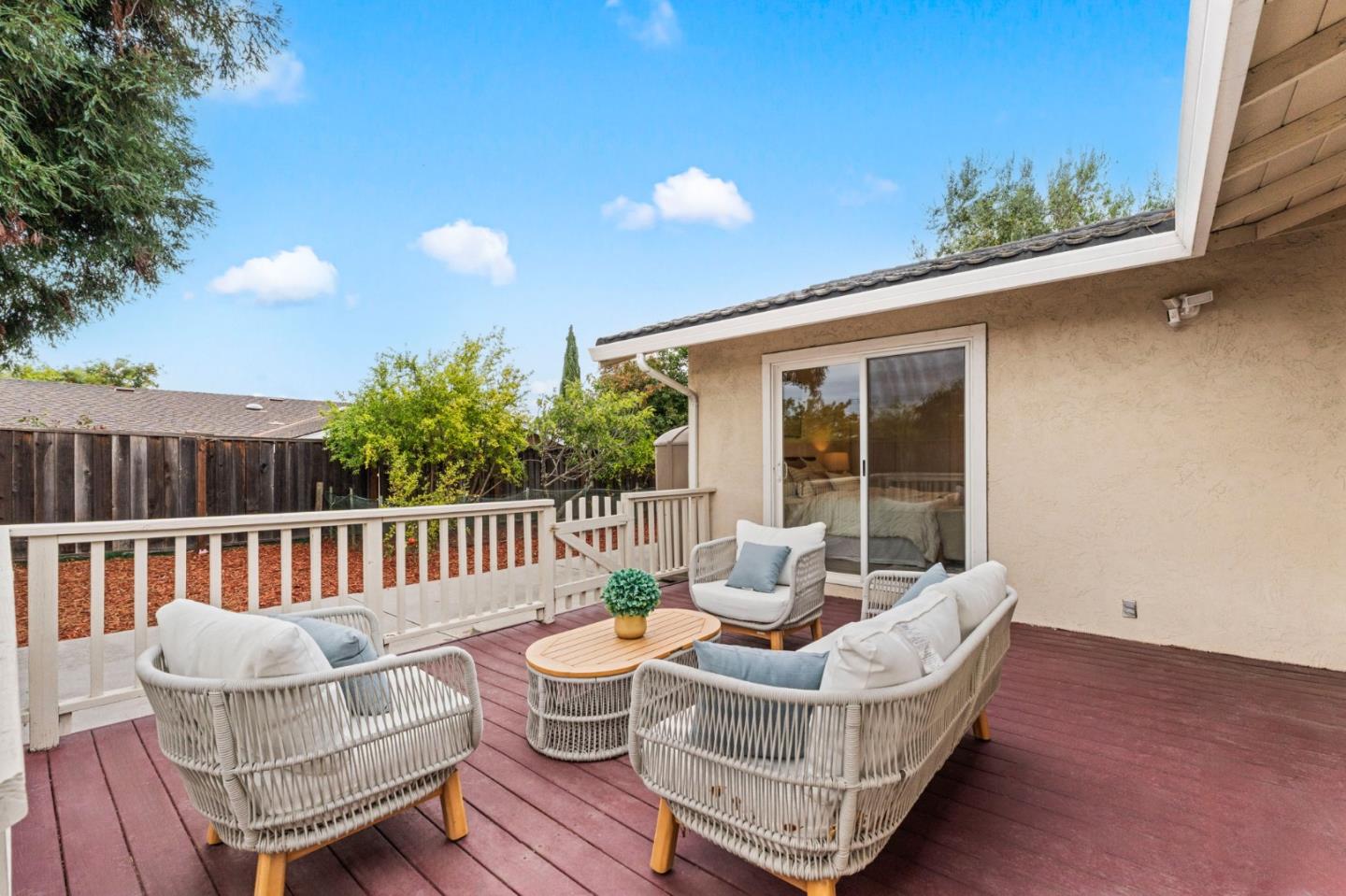 Detail Gallery Image 4 of 49 For 959 Reed Ave, Sunnyvale,  CA 94086 - 4 Beds | 2 Baths