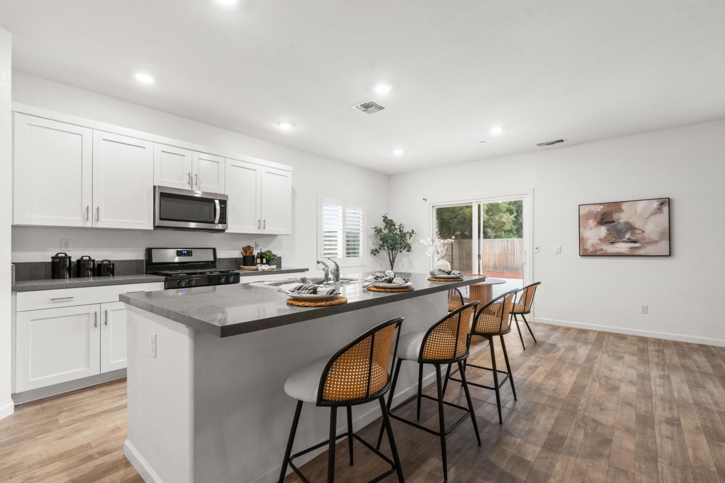 Detail Gallery Image 10 of 50 For 1340 Crimson Pl, Manteca,  CA 95336 - 3 Beds | 2 Baths