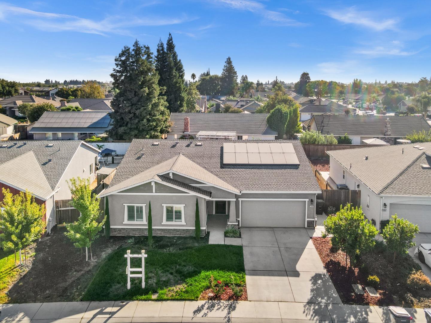 Detail Gallery Image 2 of 50 For 1340 Crimson Pl, Manteca,  CA 95336 - 3 Beds | 2 Baths