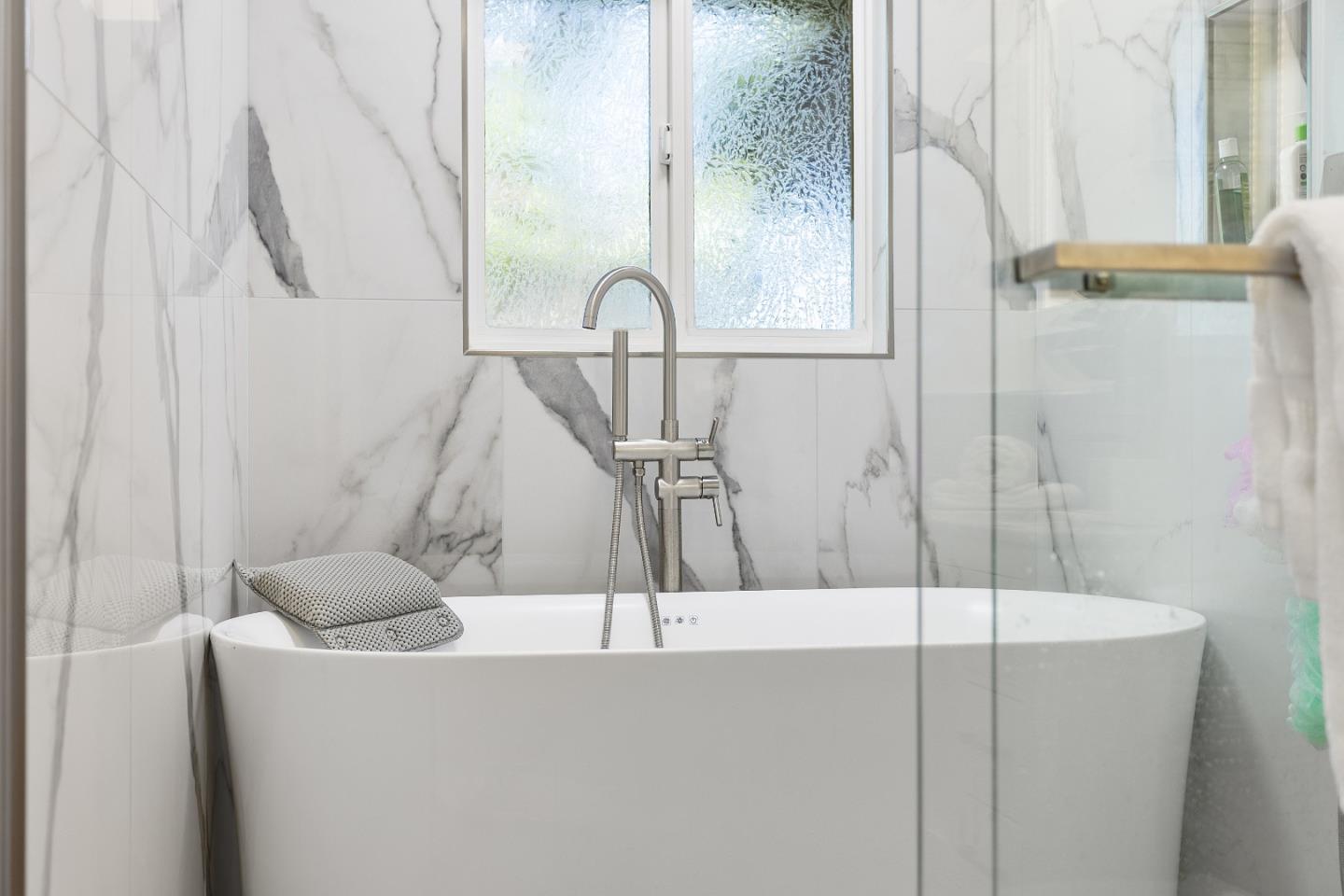 Detail Gallery Image 18 of 35 For 1619 Hallbrook Dr, San Jose,  CA 95124 - 4 Beds | 2 Baths