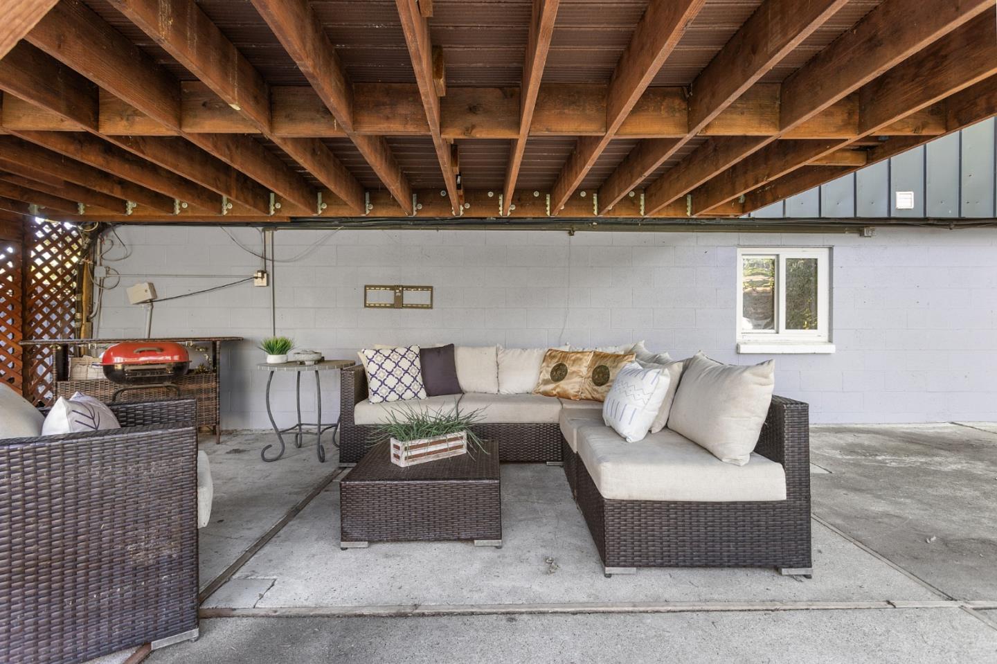 Detail Gallery Image 31 of 35 For 1619 Hallbrook Dr, San Jose,  CA 95124 - 4 Beds | 2 Baths