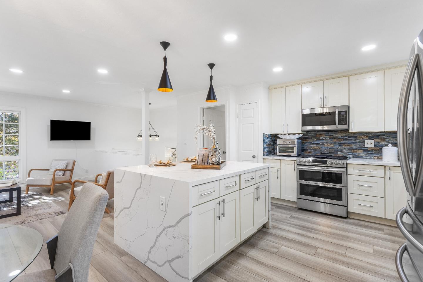 Detail Gallery Image 5 of 35 For 1619 Hallbrook Dr, San Jose,  CA 95124 - 4 Beds | 2 Baths