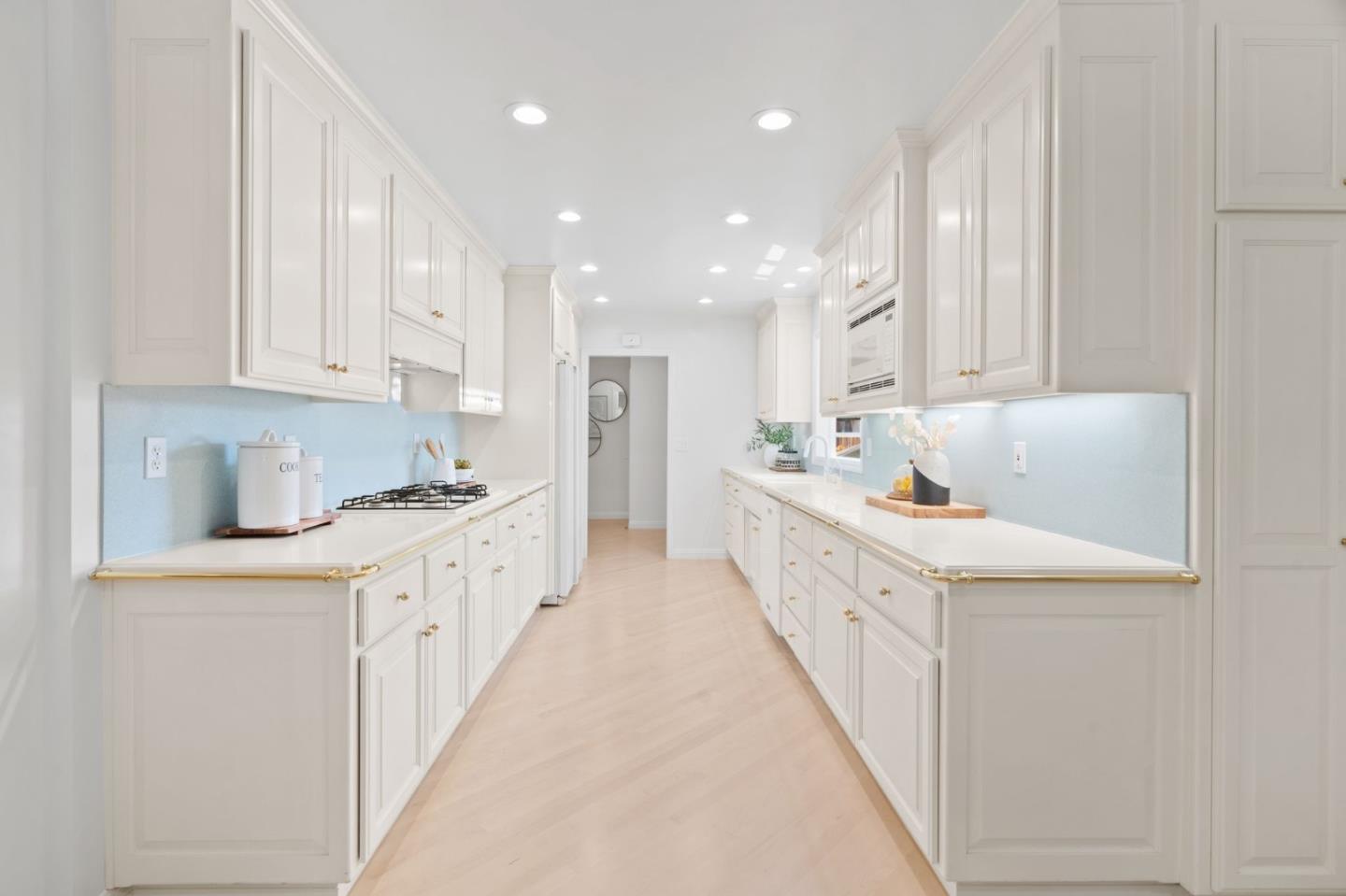 Detail Gallery Image 15 of 35 For 5635 W Walbrook Dr, San Jose,  CA 95129 - 4 Beds | 2 Baths