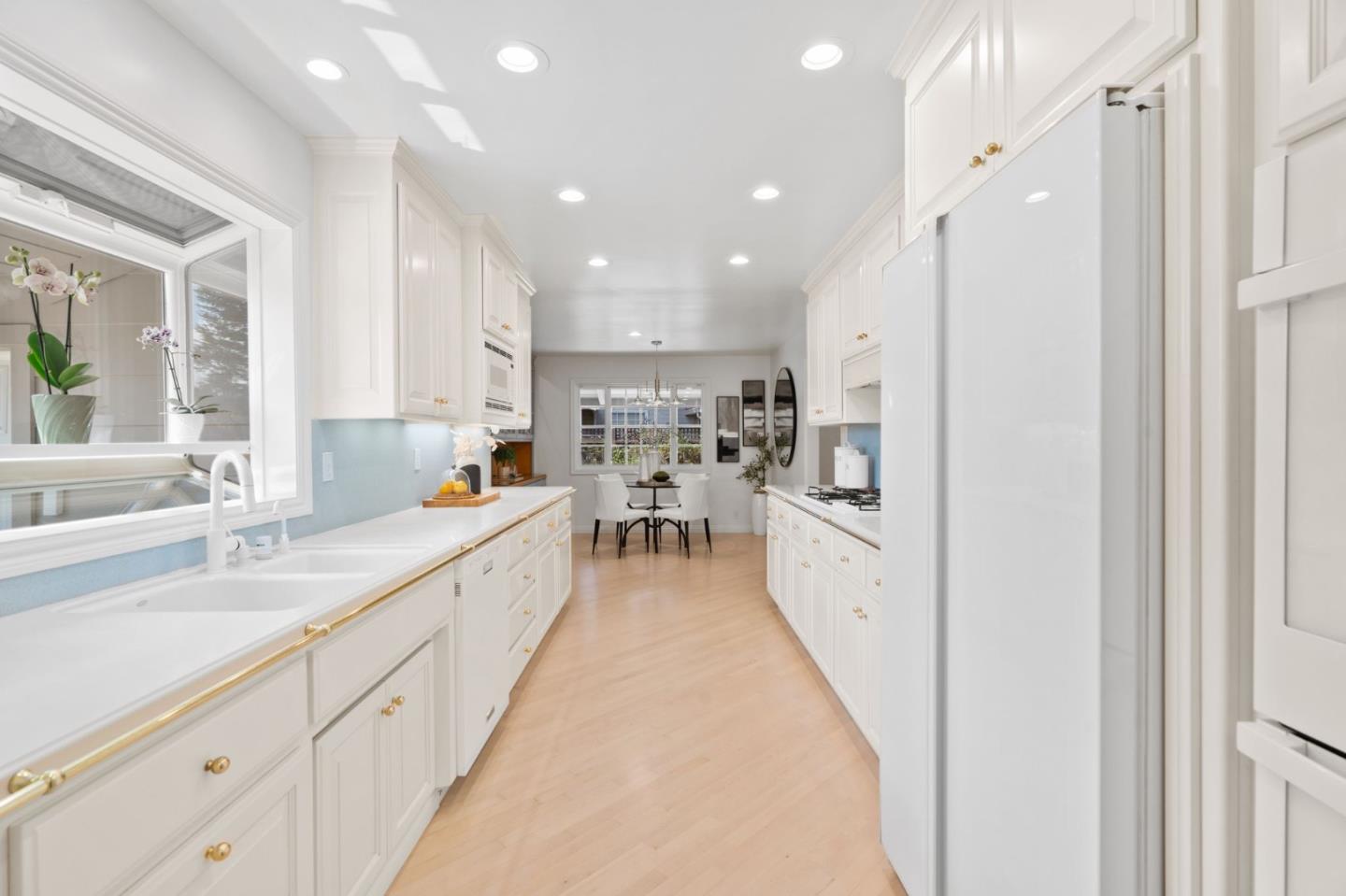 Detail Gallery Image 16 of 35 For 5635 W Walbrook Dr, San Jose,  CA 95129 - 4 Beds | 2 Baths