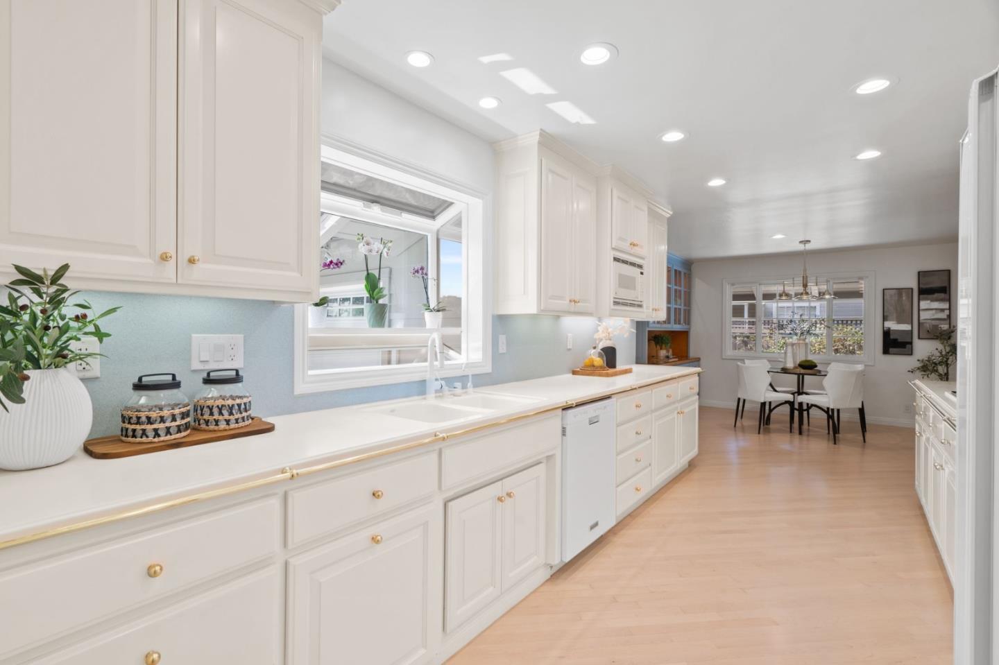 Detail Gallery Image 17 of 35 For 5635 W Walbrook Dr, San Jose,  CA 95129 - 4 Beds | 2 Baths