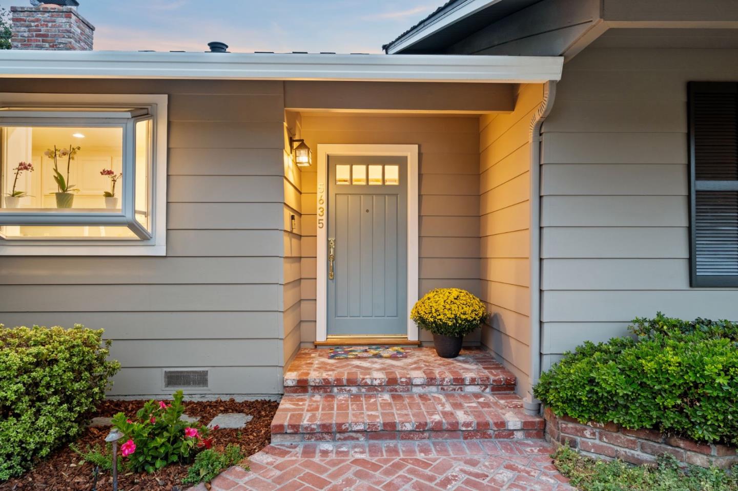 Detail Gallery Image 4 of 35 For 5635 W Walbrook Dr, San Jose,  CA 95129 - 4 Beds | 2 Baths