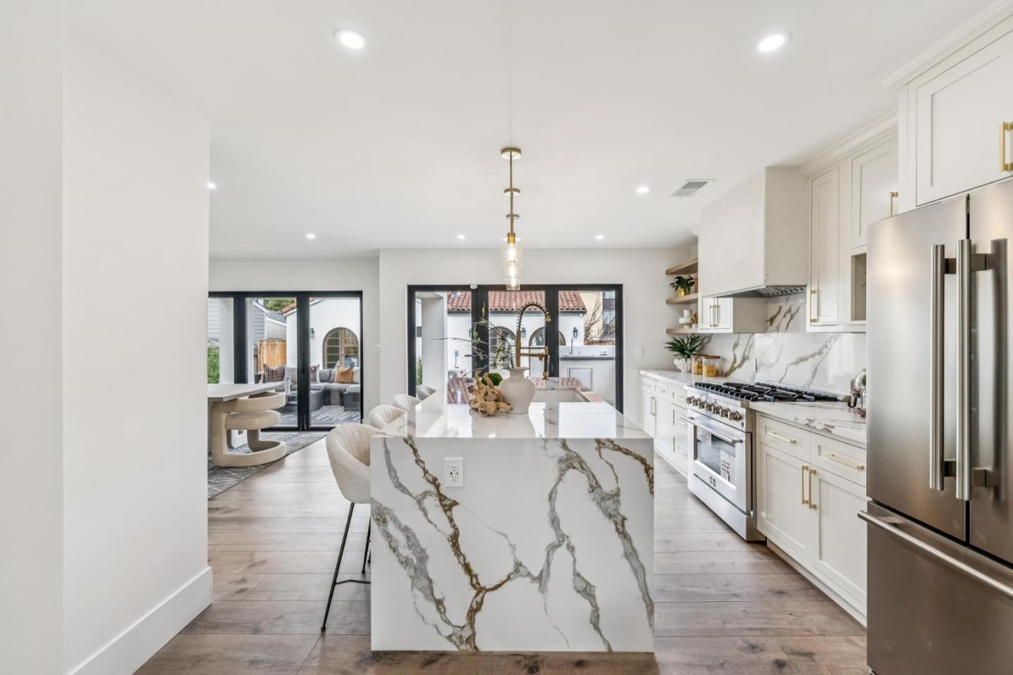 Detail Gallery Image 13 of 64 For 840 N Idaho St, San Mateo,  CA 94401 - 5 Beds | 4 Baths