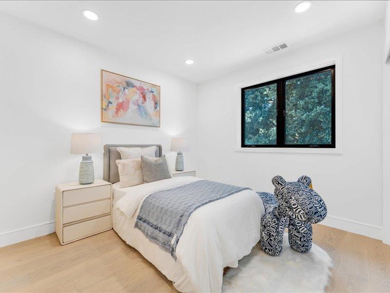 Detail Gallery Image 28 of 53 For 883 Rorke Way, Palo Alto,  CA 94303 - 6 Beds | 4/1 Baths