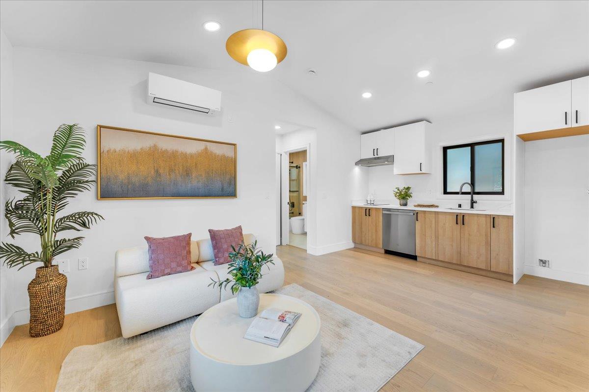 Detail Gallery Image 38 of 53 For 883 Rorke Way, Palo Alto,  CA 94303 - 6 Beds | 4/1 Baths