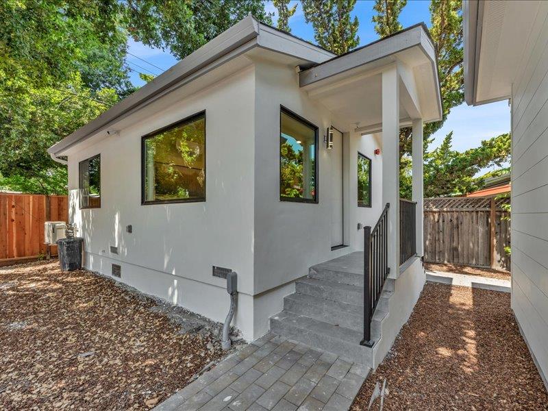 Detail Gallery Image 45 of 53 For 883 Rorke Way, Palo Alto,  CA 94303 - 6 Beds | 4/1 Baths