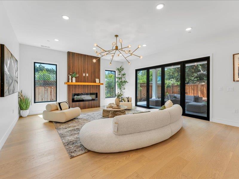 Detail Gallery Image 5 of 53 For 883 Rorke Way, Palo Alto,  CA 94303 - 6 Beds | 4/1 Baths