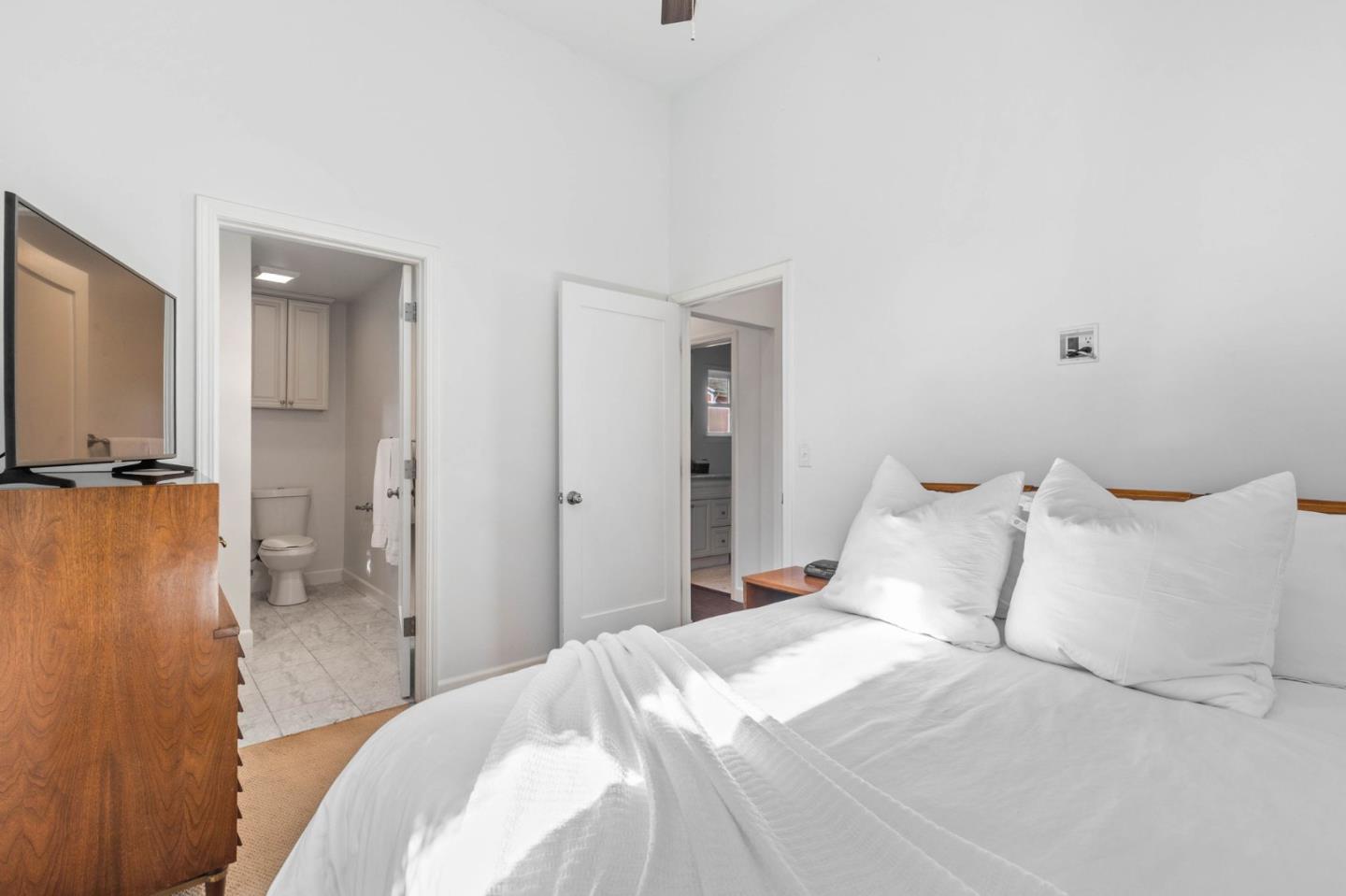 Detail Gallery Image 17 of 44 For 141 N Almaden Blvd, San Jose,  CA 95110 - 3 Beds | 2 Baths