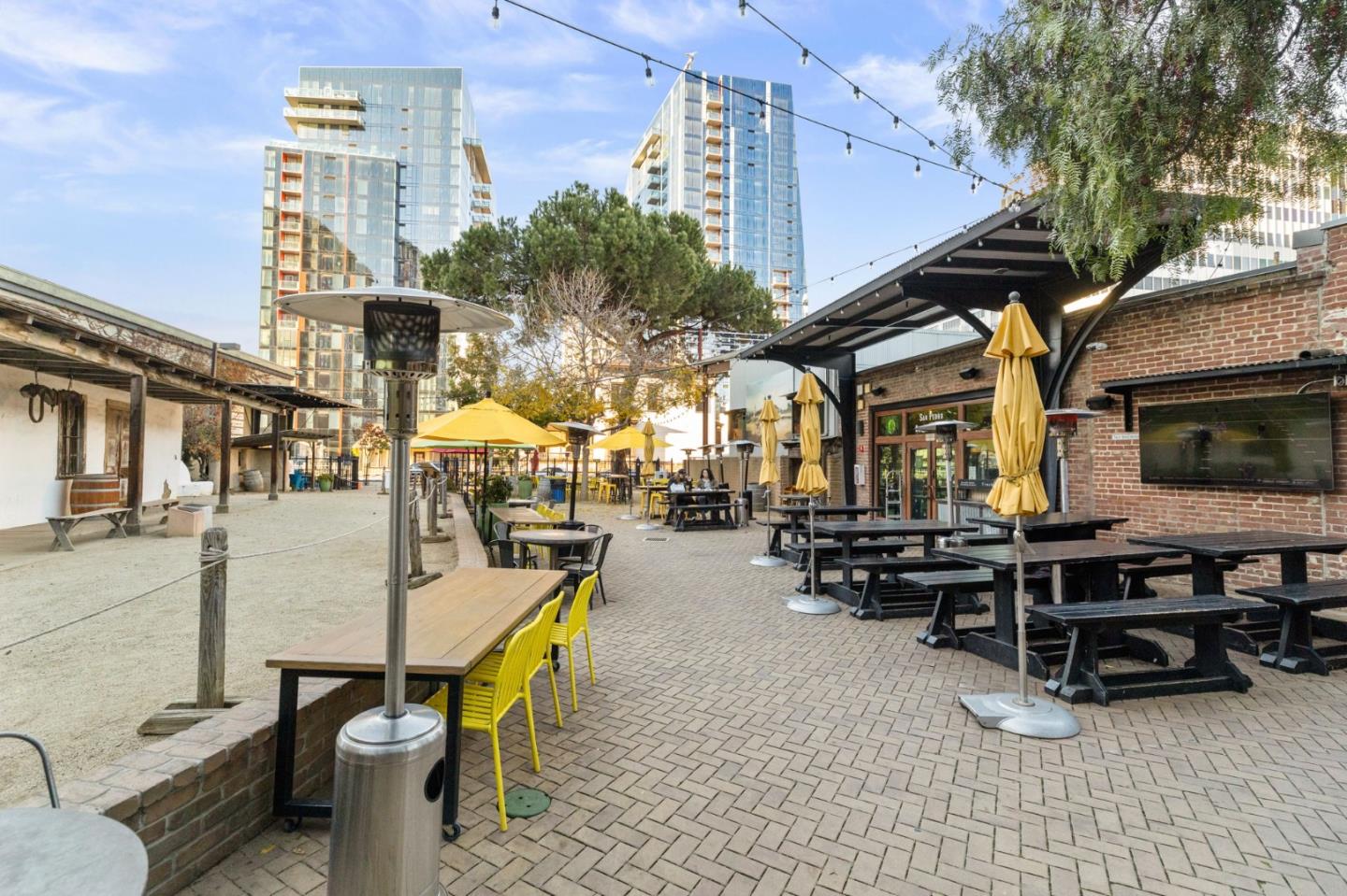 Detail Gallery Image 42 of 44 For 141 N Almaden Blvd, San Jose,  CA 95110 - 3 Beds | 2 Baths