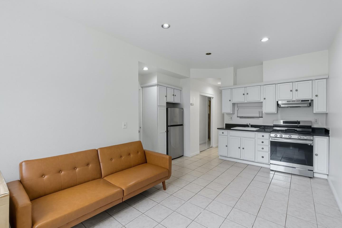 Detail Gallery Image 12 of 58 For 1840 Church St, San Francisco,  CA 94131 - 6 Beds | 4 Baths