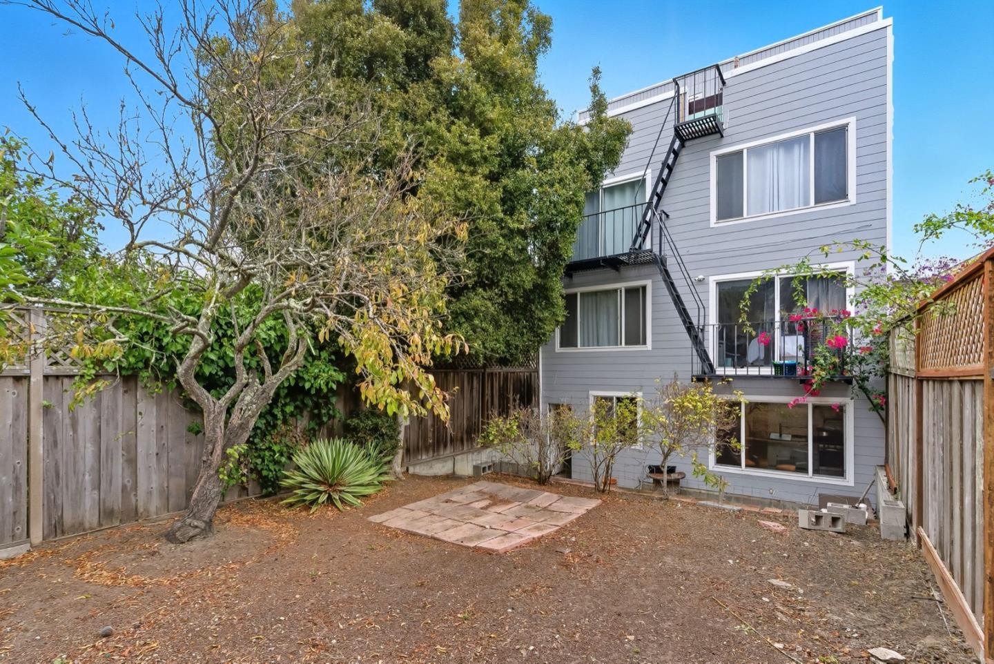 Detail Gallery Image 8 of 58 For 1840 Church St, San Francisco,  CA 94131 - 6 Beds | 4 Baths