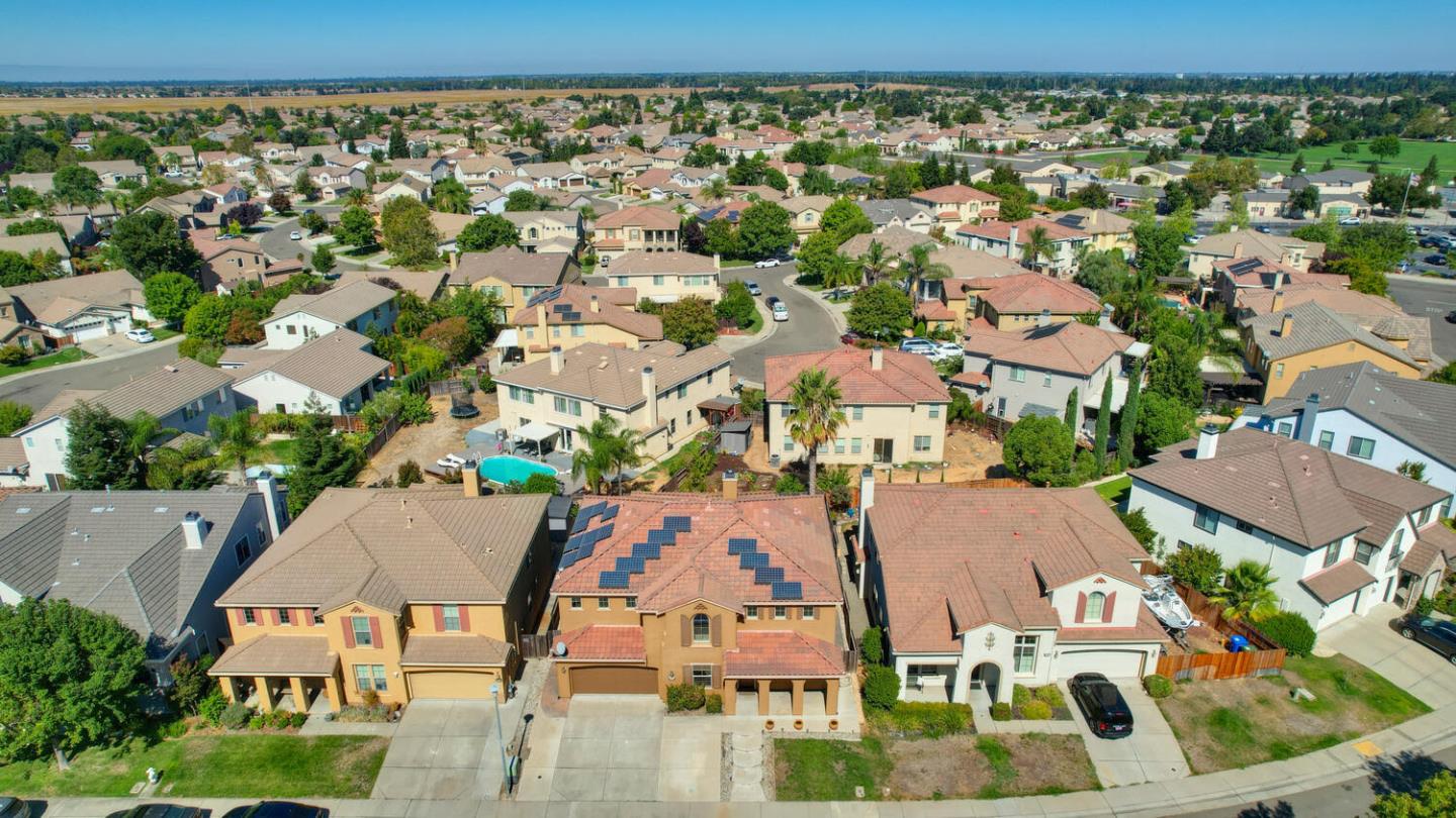 Detail Gallery Image 3 of 28 For 9987 Spring View Way, Elk Grove,  CA 95757 - 4 Beds | 3 Baths