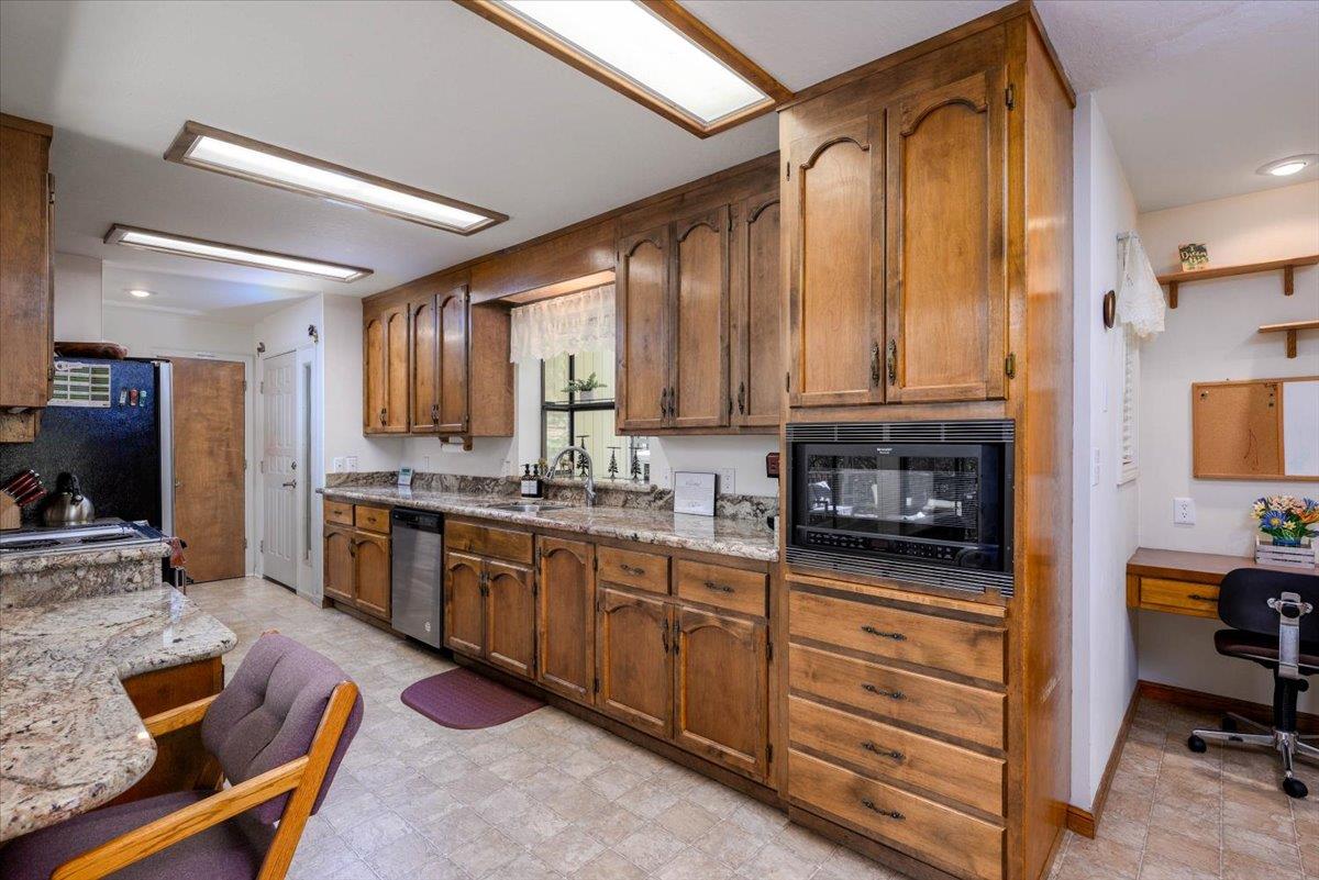 Detail Gallery Image 23 of 46 For 18861 Lookout Dr, Twain Harte,  CA 95383 - 3 Beds | 3 Baths