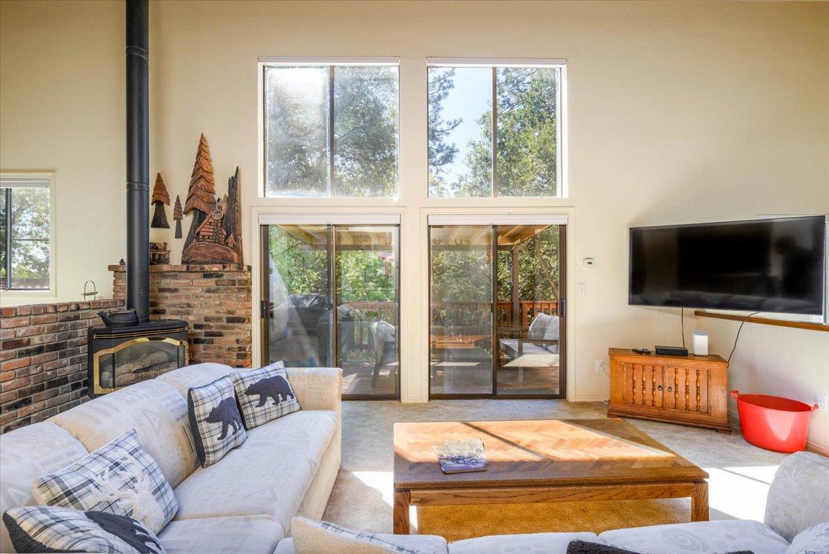 Detail Gallery Image 4 of 46 For 18861 Lookout Dr, Twain Harte,  CA 95383 - 3 Beds | 3 Baths