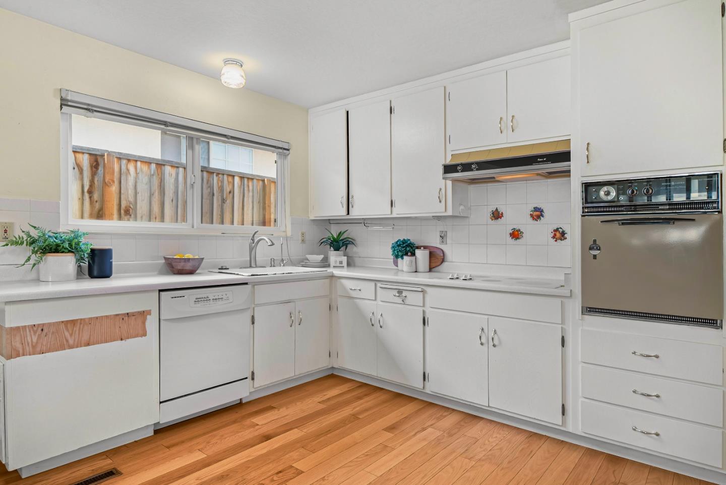 Detail Gallery Image 10 of 42 For 1694 Hyde Dr, Los Gatos,  CA 95032 - 3 Beds | 2 Baths