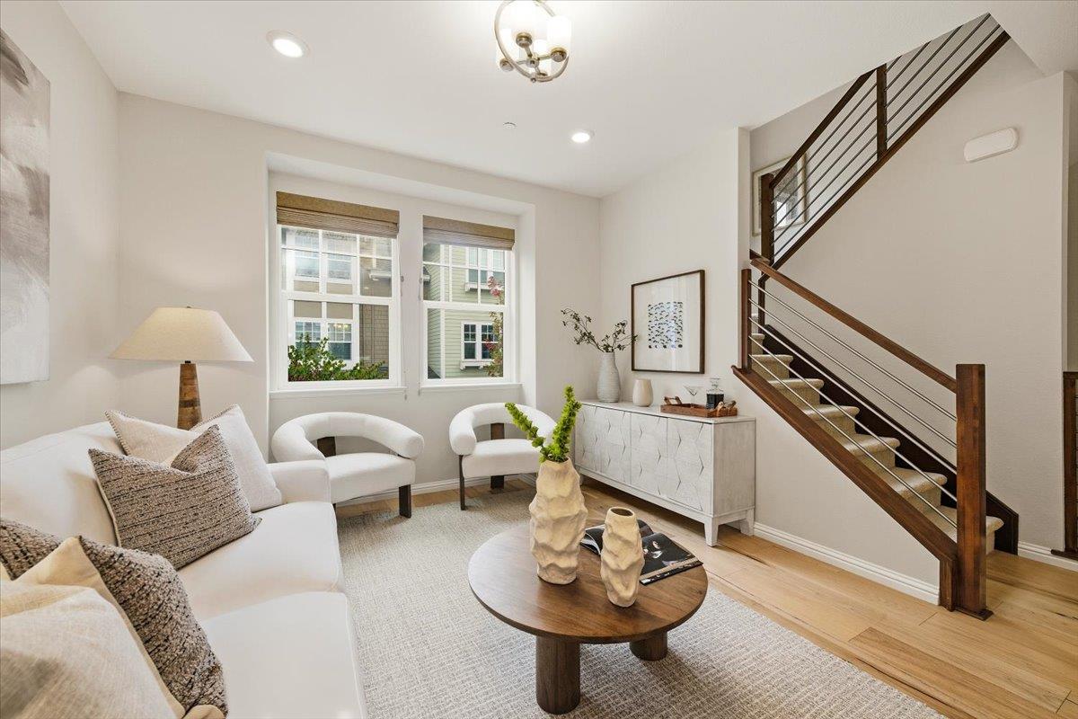 Detail Gallery Image 10 of 31 For 117 Orbit Way, Mountain View,  CA 94043 - 3 Beds | 3/1 Baths