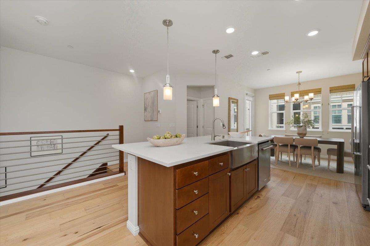 Detail Gallery Image 12 of 31 For 117 Orbit Way, Mountain View,  CA 94043 - 3 Beds | 3/1 Baths